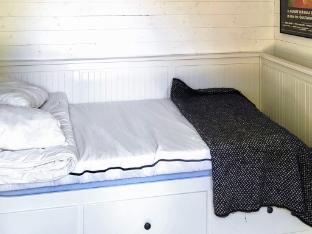 Seaside Cottage with Patio and Grill